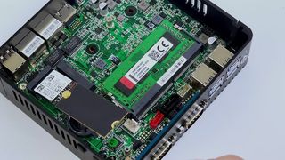 Mini PC industriale X30G Intel J6412 con 2 LAN 2 COM